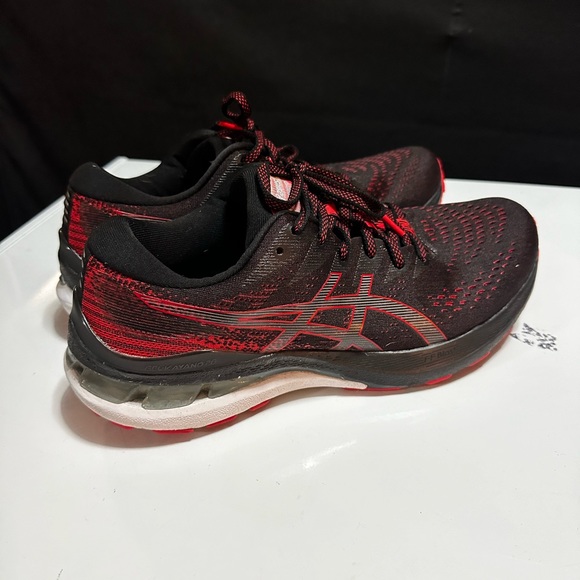 Acics running shoe - Picture 1 of 3